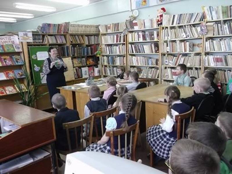 В школьной библиотеке